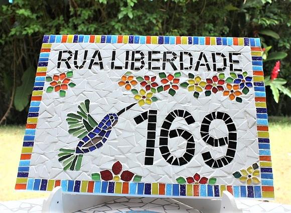 Número e Rua para Casa em Mosaico Beija Flor
