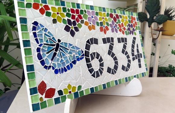 Placa com Número para Casa em Mosaico Borboleta