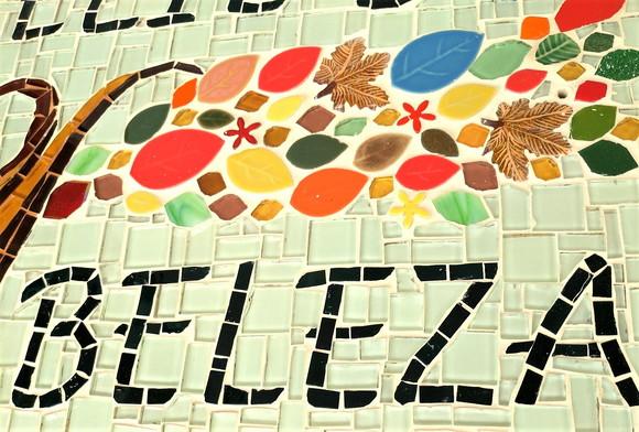 Placa de Identificação em Mosaico para Áreas Internas
