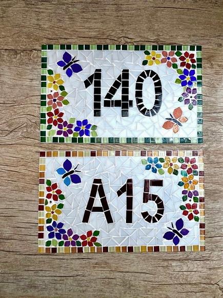 Placa Número para Casa em Mosaico Flores e Borboletas