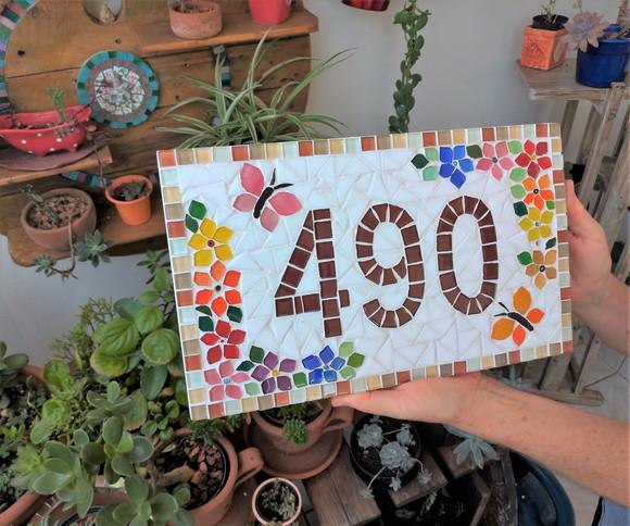 Placa Número para Casa em Mosaico Flores e Borboletas
