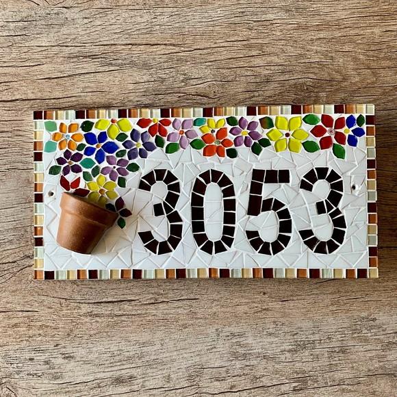 Placa Número para Casa em Mosaico Vaso de Flor
