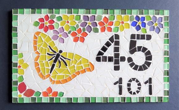 Placa Residencial em Mosaico Borboleta