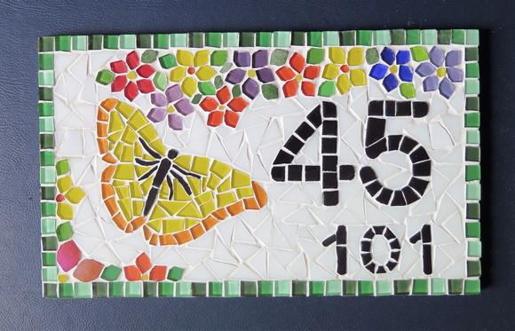 Placa Residencial em Mosaico Borboleta
