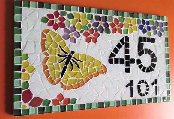 Placa Residencial em Mosaico Borboleta