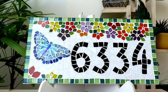 Placa Residencial em Mosaico Borboleta