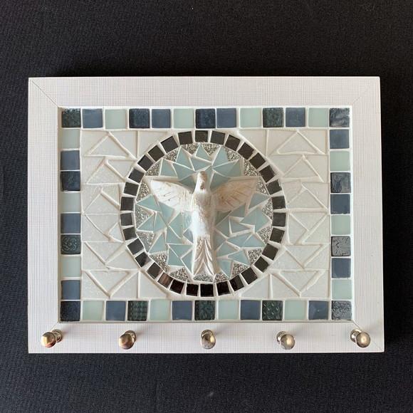 Porta Chaves Mosaico Divino Branco e Cinza