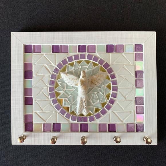 Porta Chaves Mosaico Divino Branco e Lilás