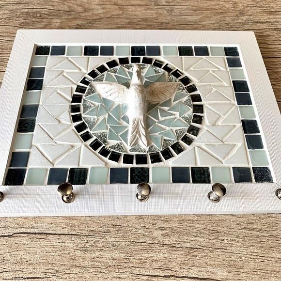 Porta Chaves Mosaico Divino Branco e Cinza