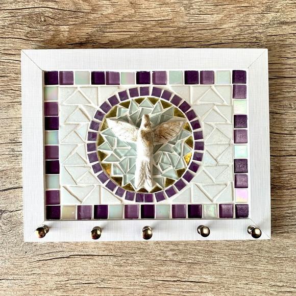 Porta Chaves Mosaico Divino Branco e Lilás