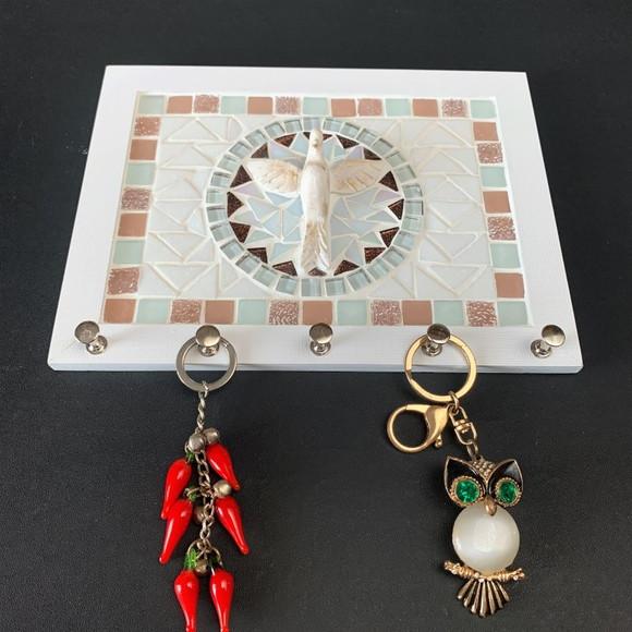 Porta Chaves Mosaico Divino Branco e Rosé