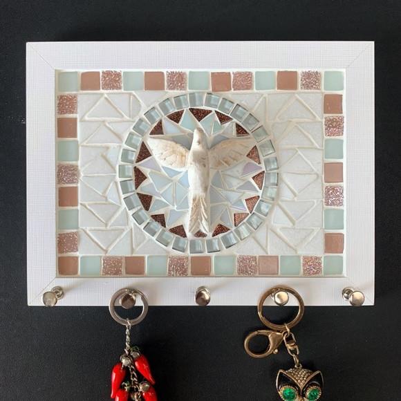 Porta Chaves Mosaico Divino Branco e Rosé