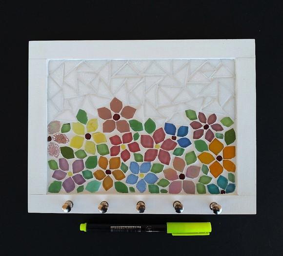 Porta Chaves Mosaico Floral Branco