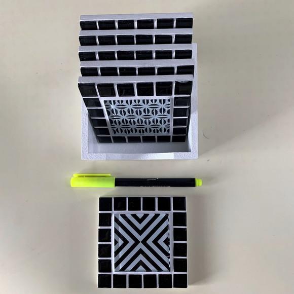 Porta Copos em Mosaico Preto & Branco