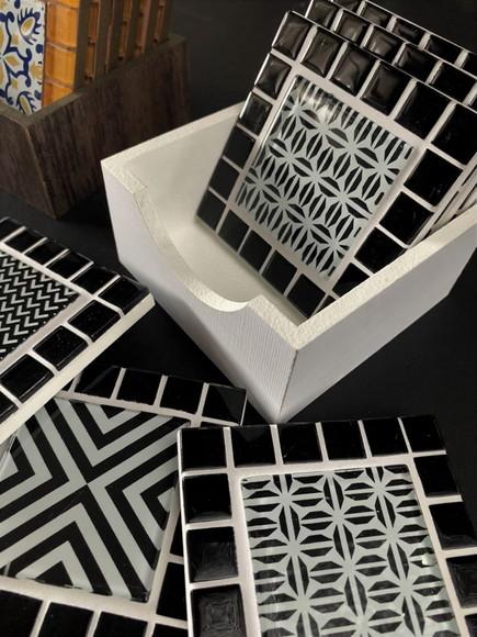 Porta Copos em Mosaico Preto & Branco