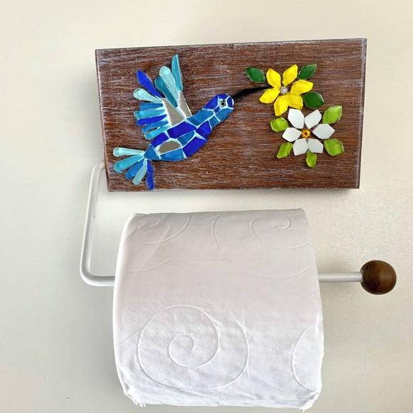 Porta papel higiênico em mosaico beija-flor