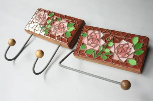 Cabideiro e Porta papel mosaico Rosas