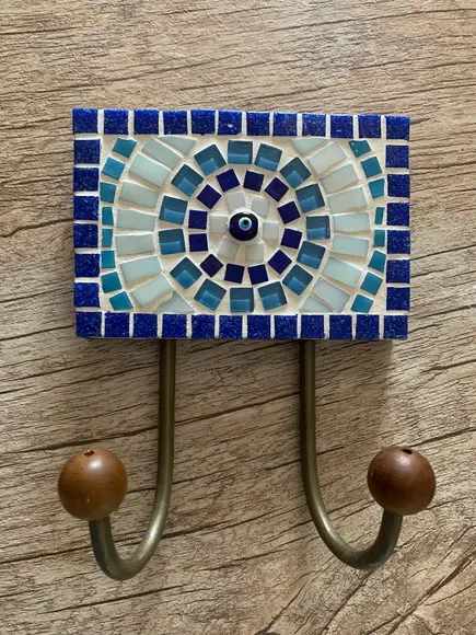 Cabideiro em Mosaico Olho Grego