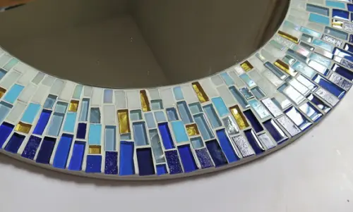 Espelho em Mosaico Azul e Branco 50 cm
