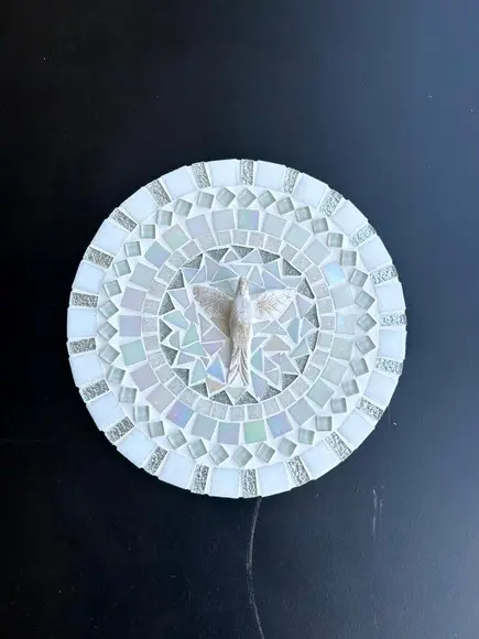 Mandala Divino em Mosaico Branca e Prata