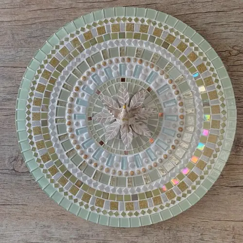 Mandala Divino Espírito Santo Branca em Mosaico