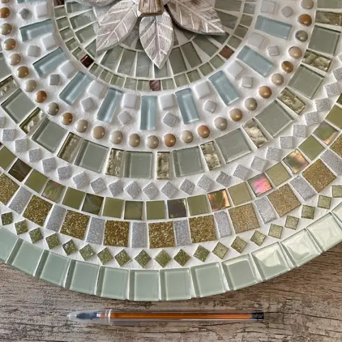 Mandala Divino Espírito Santo Branca em Mosaico