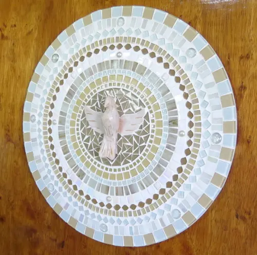 Mandala Divino Espírito Santo em Mosaico Branca