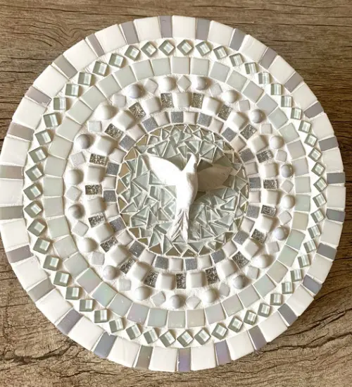Mandala Divino Espírito Santo em Mosaico Branca