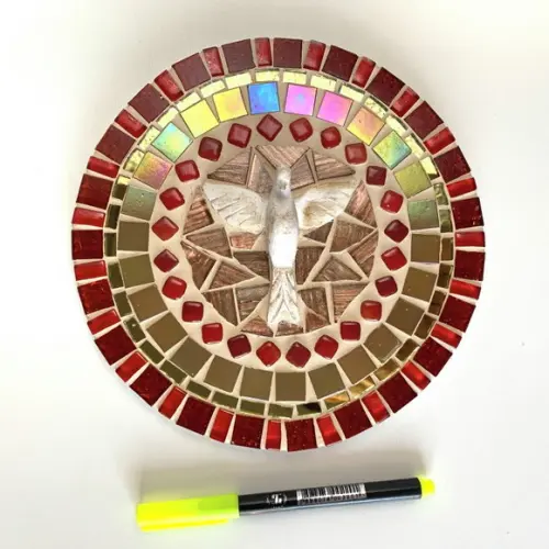 Mandala Divino Espírito Santo Vermelha em Mosaico