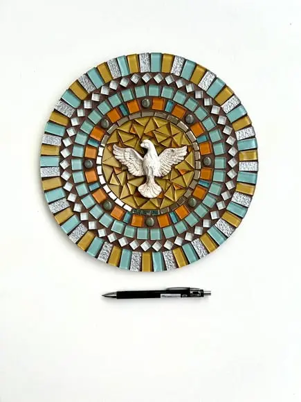 Mandala em Mosaico Divino Espírito Santo