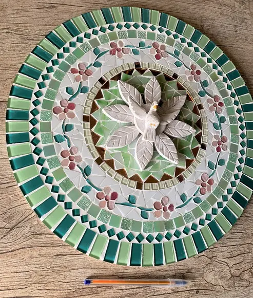 Mandala em Mosaico Divino Espírito Santo