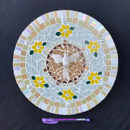 Mandala em Mosaico Divino Espírito Santo