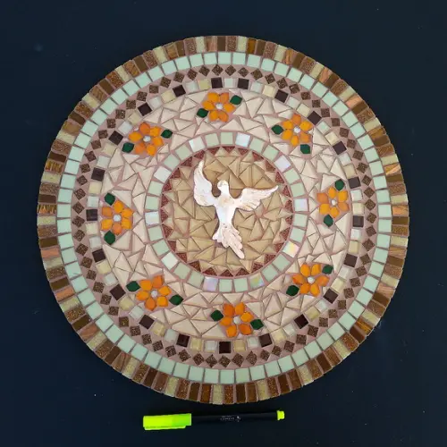 Mandala em Mosaico Divino Espírito Santo