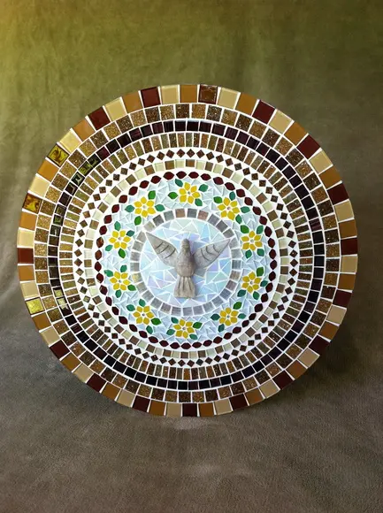 Mandala em Mosaico Divino Espírito Santo