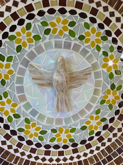 Mandala em Mosaico Divino Espírito Santo