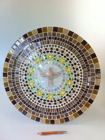 Mandala em Mosaico Divino Espírito Santo