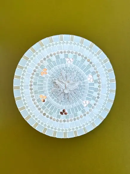 Mandala em Mosaico Divino Espírito Santo Branca
