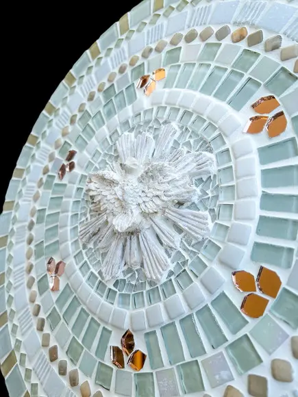 Mandala em Mosaico Divino Espírito Santo Branca