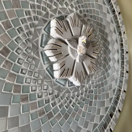 Mandala em Mosaico Divino Espírito Santo Branca Fractal