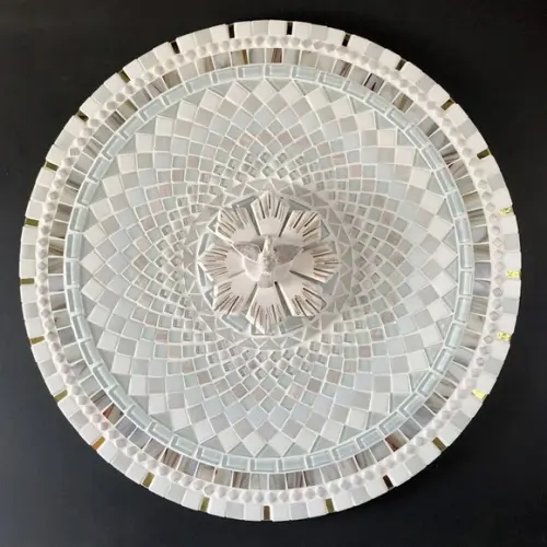 Mandala em Mosaico Divino Espírito Santo Branca Fractal