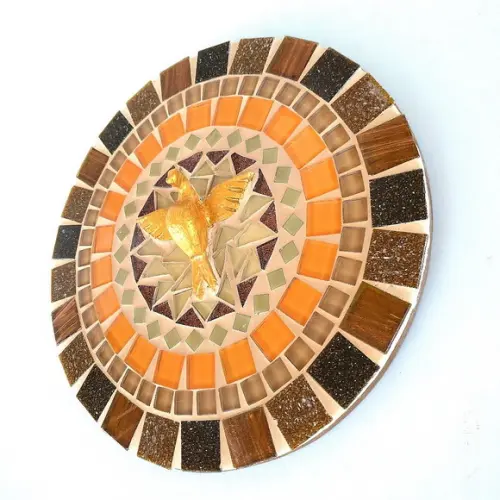 Mandala em Mosaico Divino Espírito Santo Dourado