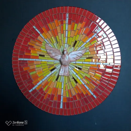 Mandala em Mosaico Divino Espírito Santo Raios