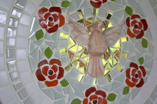 Mandala em Mosaico Divino Espírito Santo Rosas