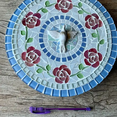 Mandala em Mosaico Divino Espírito Santo Rosas