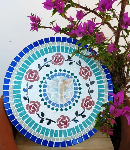 Mandala em Mosaico Divino Espírito Santo Rosas