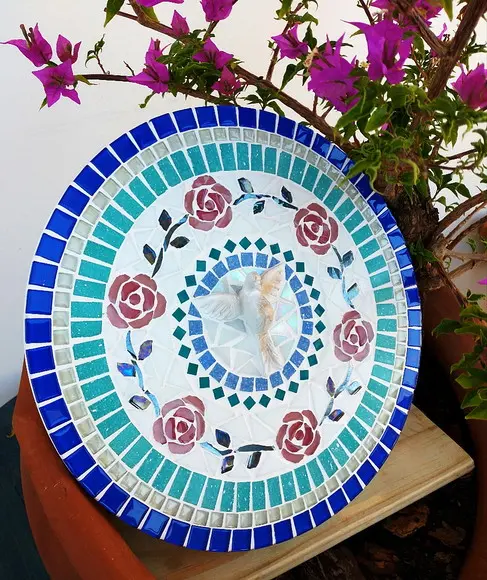 Mandala em Mosaico Divino Espírito Santo Rosas