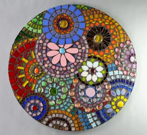 Mandala em mosaico multicolorida