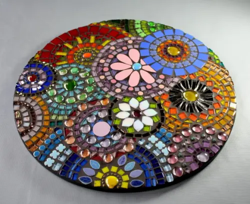 Mandala em mosaico multicolorida