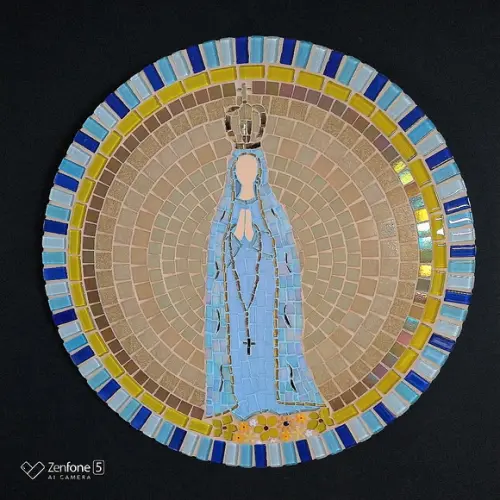 Mandala Nossa Senhora de Fátima em Mosaico