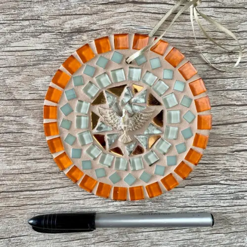Mandalinha Divino em Mosaico Laranja